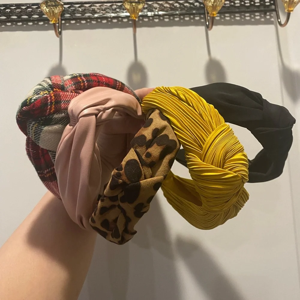 Bundle of 5 Women Knot Headbands - EUC - Leopard, Plaid, Blk, Pink, Yellow - Picture 7 of 8